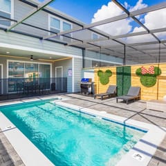 Close to the parks! 5bd/4ba home & pool in resort