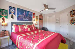 4BR Disney Retreat, Sleeps 10, Studio + Themed Bedrooms with Resort access - Image 2