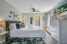 4BR Disney Retreat, Sleeps 10, Studio + Themed Bedrooms with Resort access - Image 5