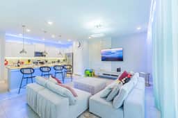 Close to the parks! 5bd/4ba home & pool in resort - Image 5
