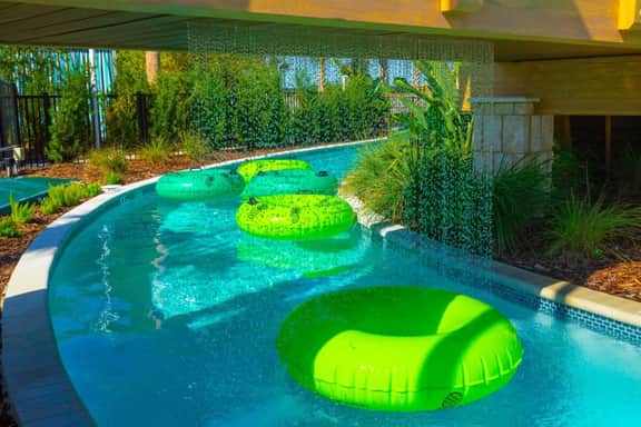 Close to the parks! 5bd/4ba home & pool in resort - Image 3