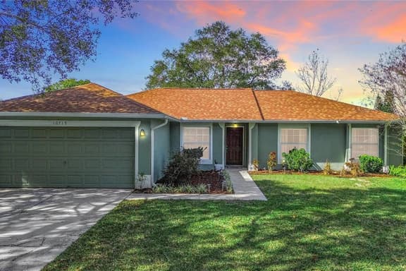 Spacious, family retreat near Orlando attractions - Image 1