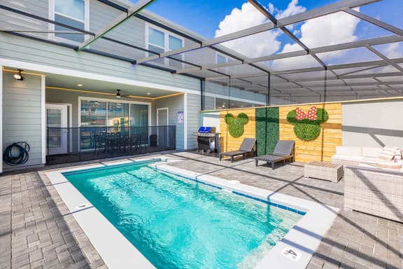 Close to the parks! 5bd/4ba home & pool in resort - Image 1